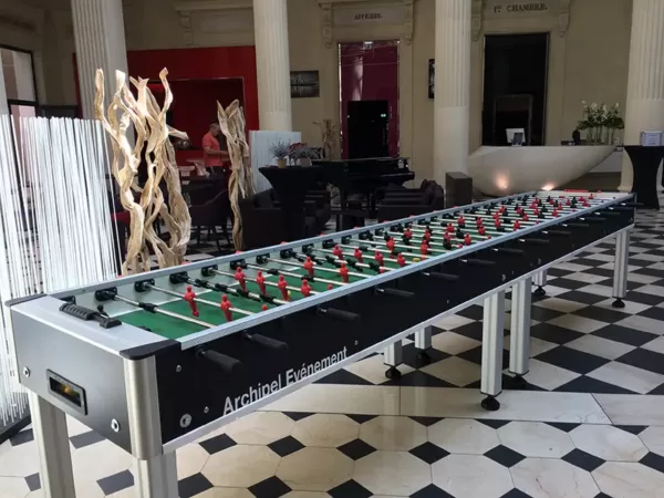 Location baby foot géant xxl 14 joueurs, location jeux de café evenementiel nantes 44, rennes 25, Angers 49, vendée 85