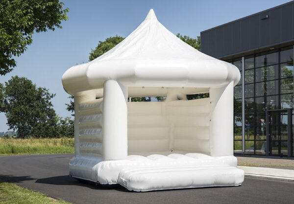 Chateau gonflable blanc